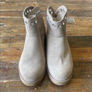 UGG Riley Fawn Tan Ankle Boots with Grommets Sz 9.5